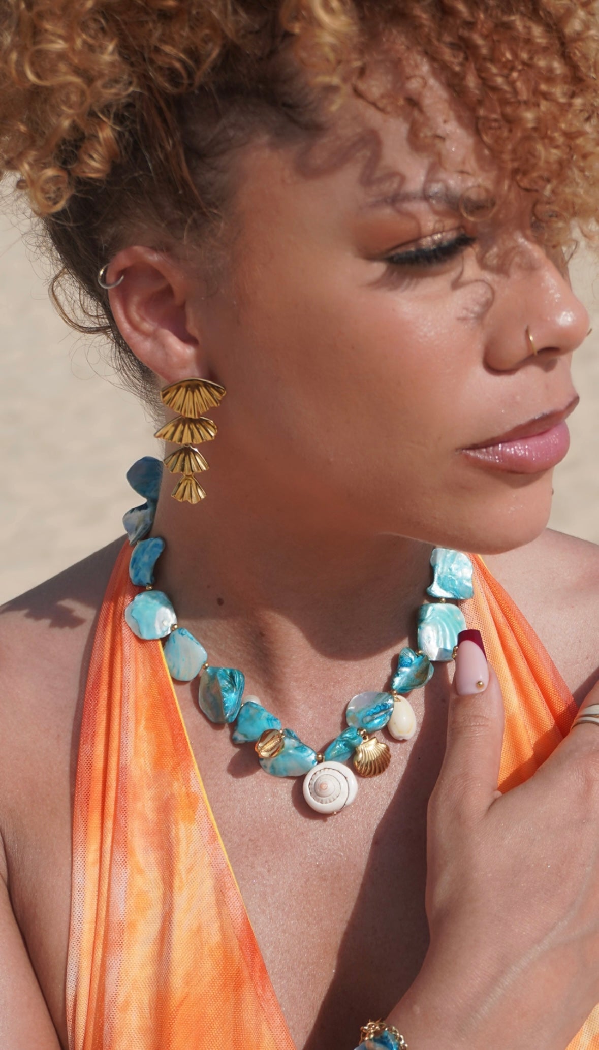 Joyce blue collier