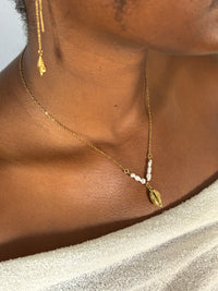 Joya collier perle d'eau douce et cauris