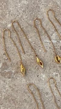 Yuna boucles enfilante corne de lambi